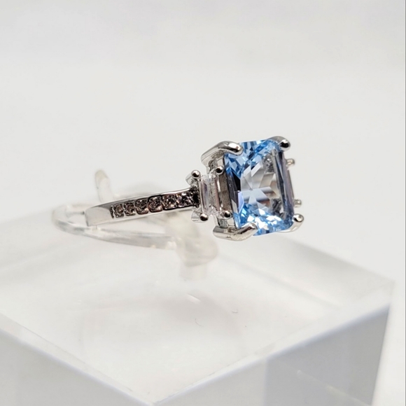 Sterling 2ct Topaz Ring - Picture 6 of 16